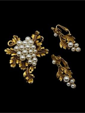 Stunning Vintage Florenza Grape Cluster Brooch and Earring Set